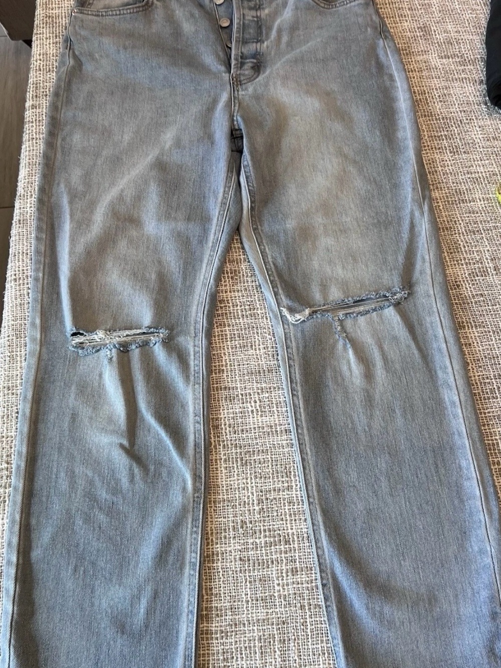 wild fable Light Gray Straight-Leg Jeans with Knee Rips